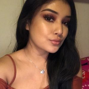 Meet your Posher, Isabel